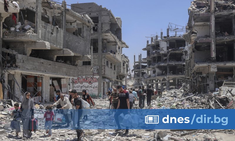 Повече от 250 медии от над 70 държави поставиха черни