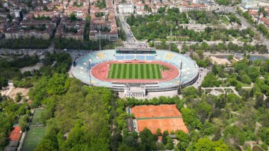 Ограничава се престоят и паркирането на места около Националния стадион