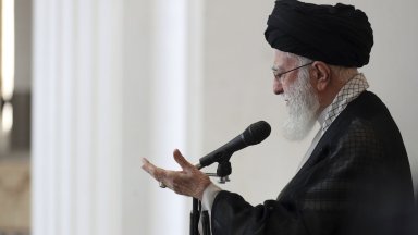 Върховният лидер на Иран аятолах Али Хаменей е подготвил трима