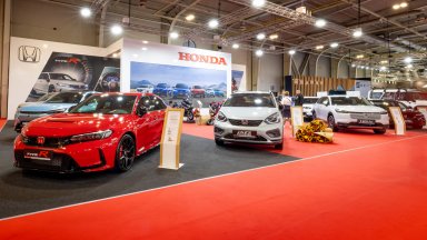 Новата Honda Civic Type R разпалва пилотски страсти на автосалона в София