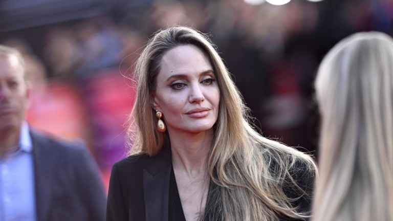 Анджелина Джоли ще участва в новата драма за висша мода