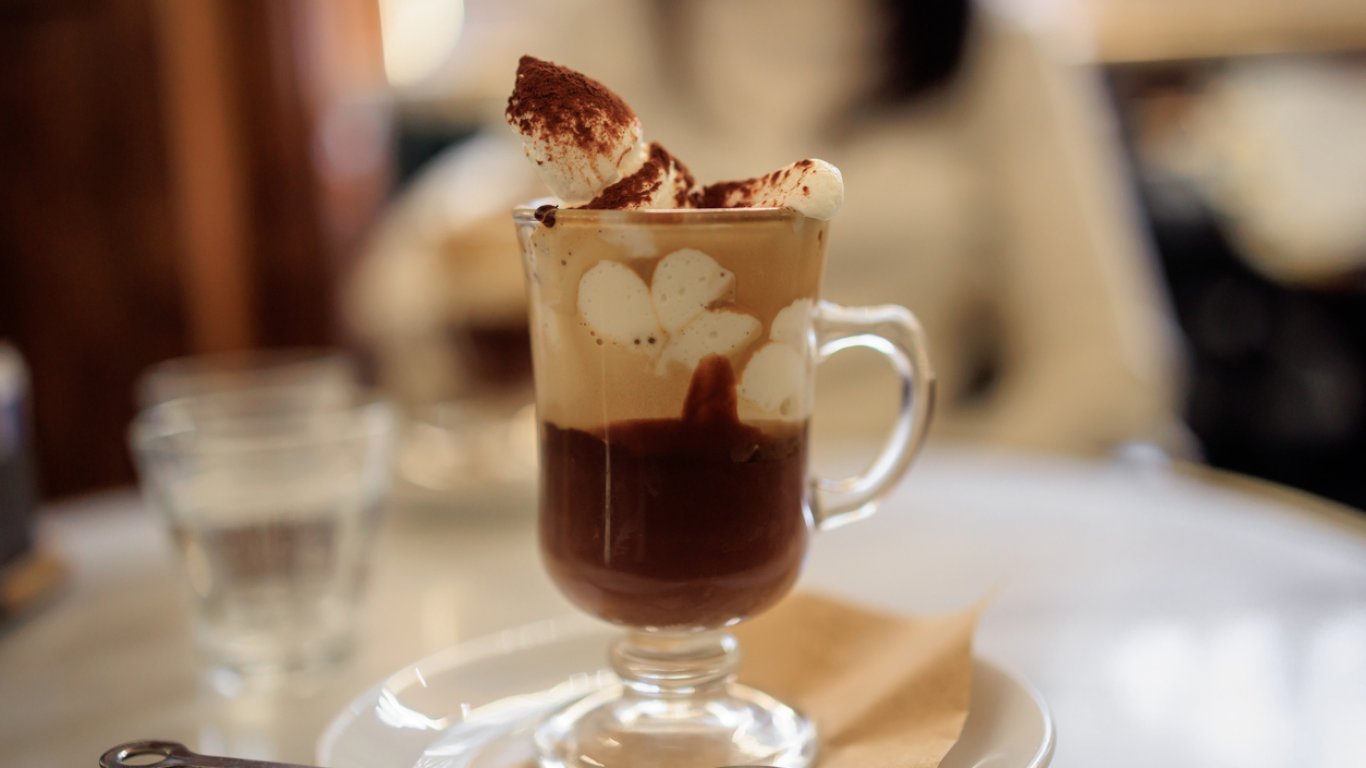 Бицерин – изкушение от еспресо, горещ шоколад и сметана,  класически ритуал за студеното време в Торино