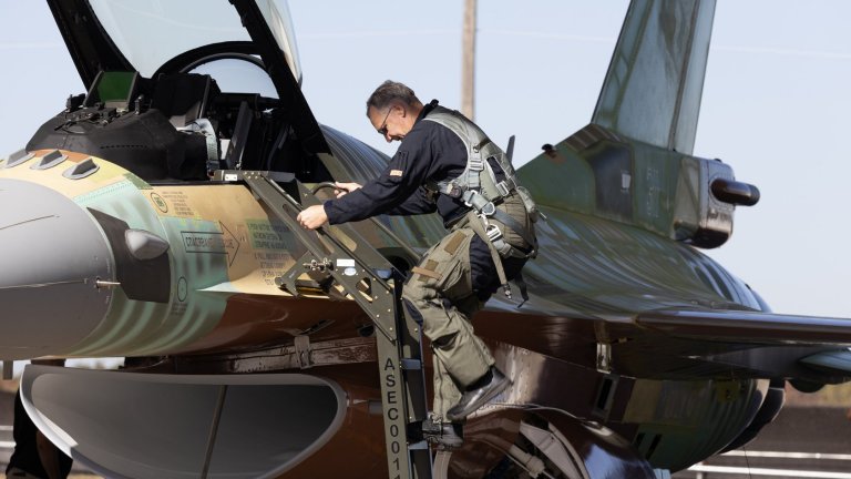Желязков: Още два изтребителя F-16 Block 70 трябва да пристигнат всеки момент 