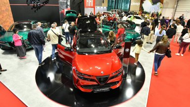 Alfa Romeo Junior дебютира едновременно в Париж и София