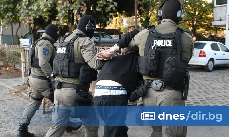 Скандал за неуредени данъци прерасна в бой с чук в