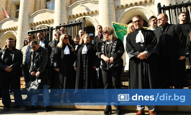 От 1 юни 2025 г. адвокатски колегии спират да определят