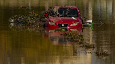 Водният ад във Валенсия отне 95 човешки живота, властите очакват още жертви