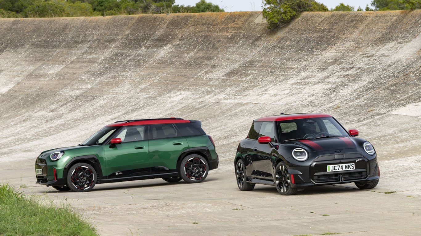 MINI John Cooper Works Electric и MINI John Cooper Works Aceman 