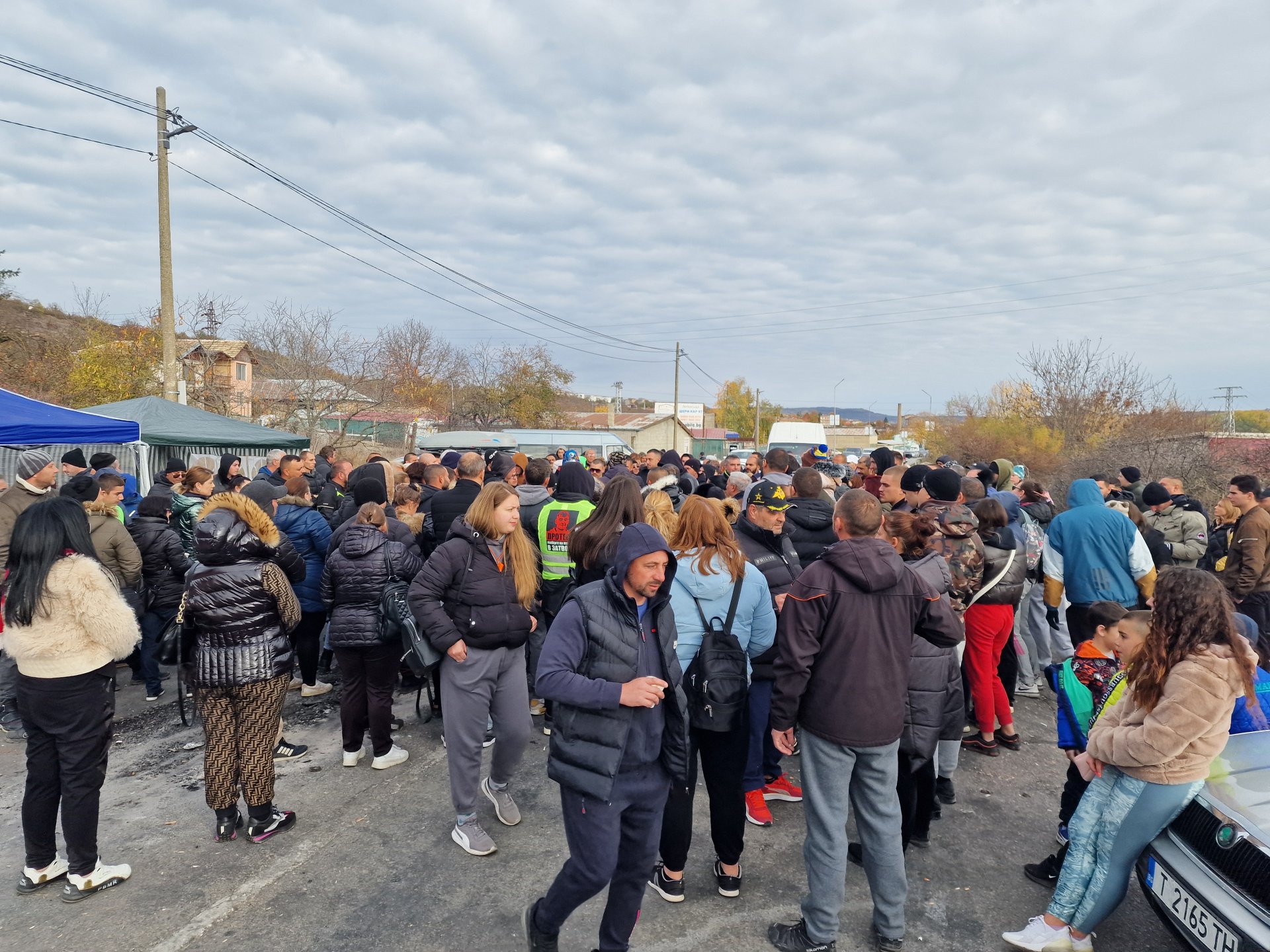 Исканията на протестиращите остават непроменени - оставка на основните лица в Районното управление в Попово - Иван Стефанов, Росица Русева и Вельо Атанасов, по възможно най-бързия начин