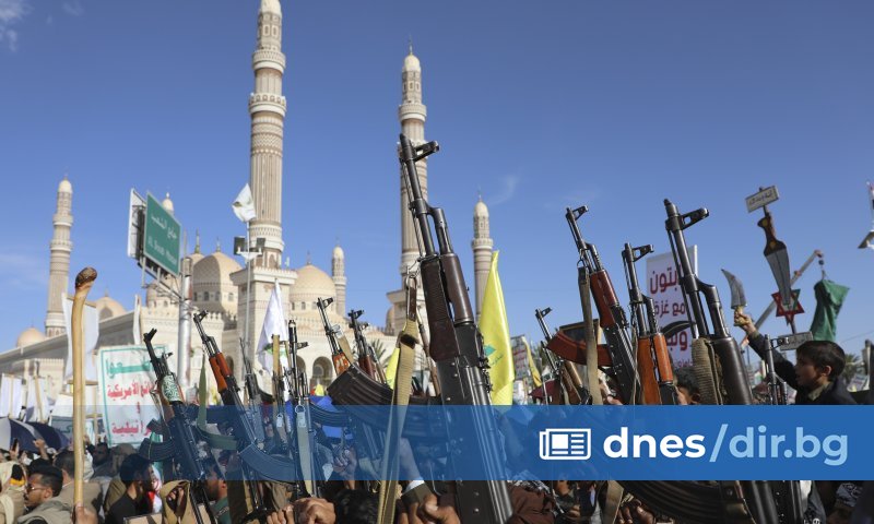 Въоръжени сили на , влязоха днес в офисите на две