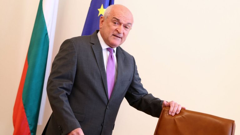 Главчев заплаши да оттегли Бюджет 2025, ако депутатите надхвърлят 3% дефицит