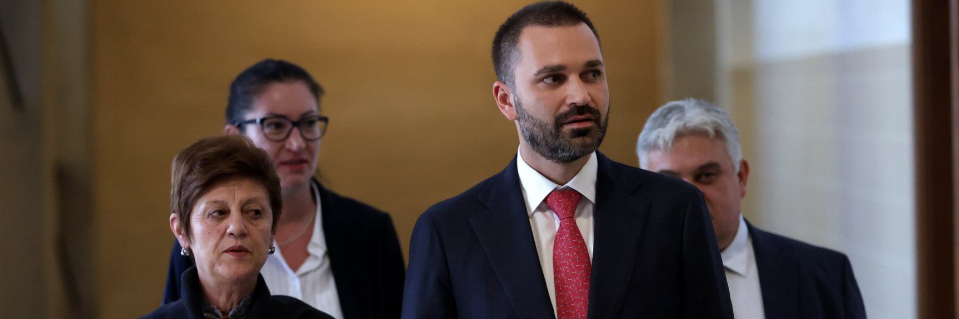 Полицаите от Петрич били с кабел деца при разпит, събирали такса "спокойствие" от заведения