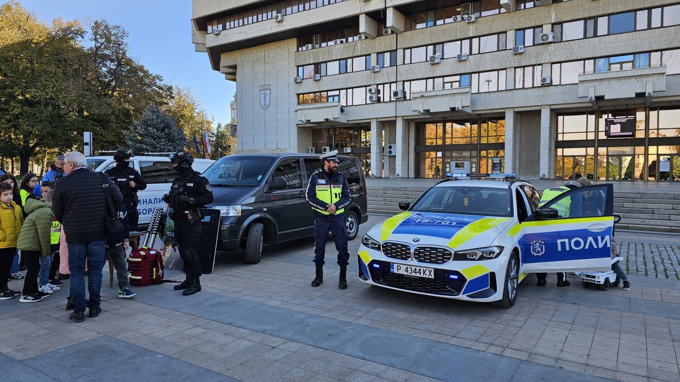 Наградиха 145 русенски полицаи за постигнати трайни резултати