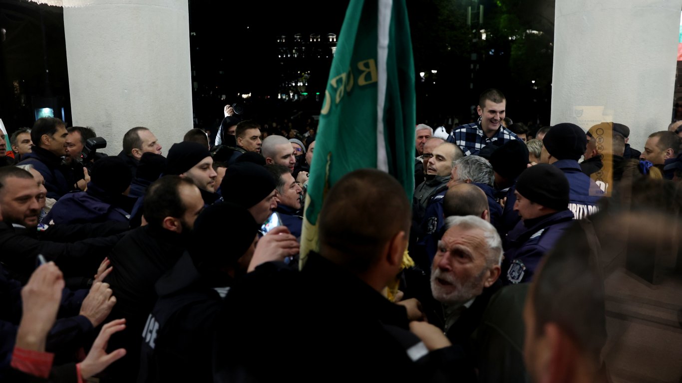 Йоло Денев беше сред протестиращите