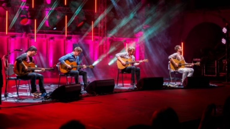 Световният феномен 40 FINGERS се завръща в България