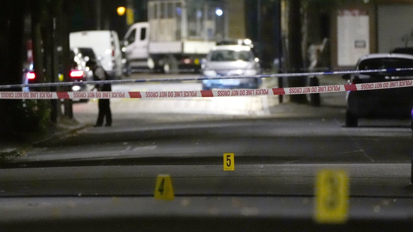 Двама убити и шестима ранени при две нападения в Лондон