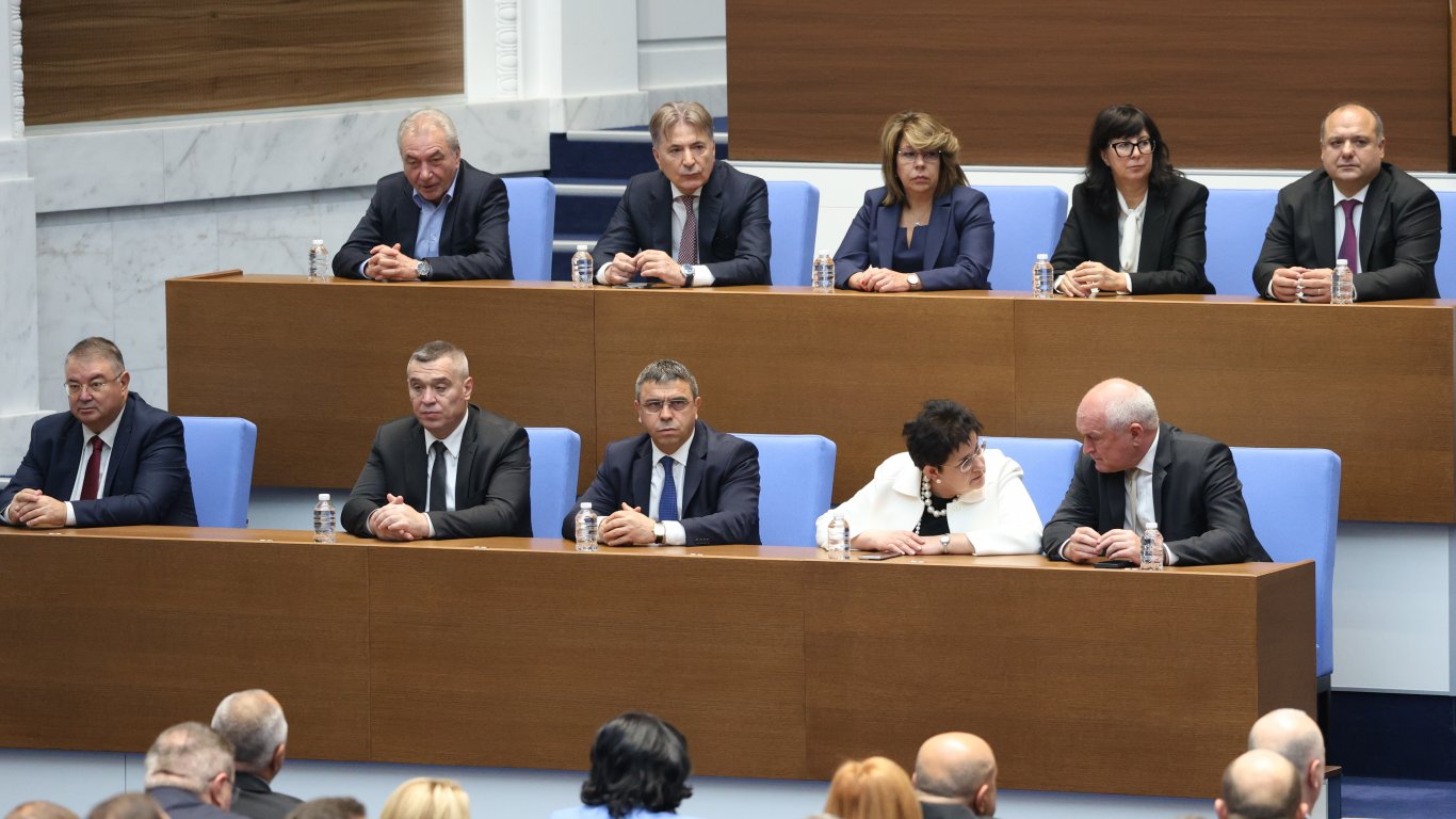 Служебният кабинет присъства на депутатската клетва