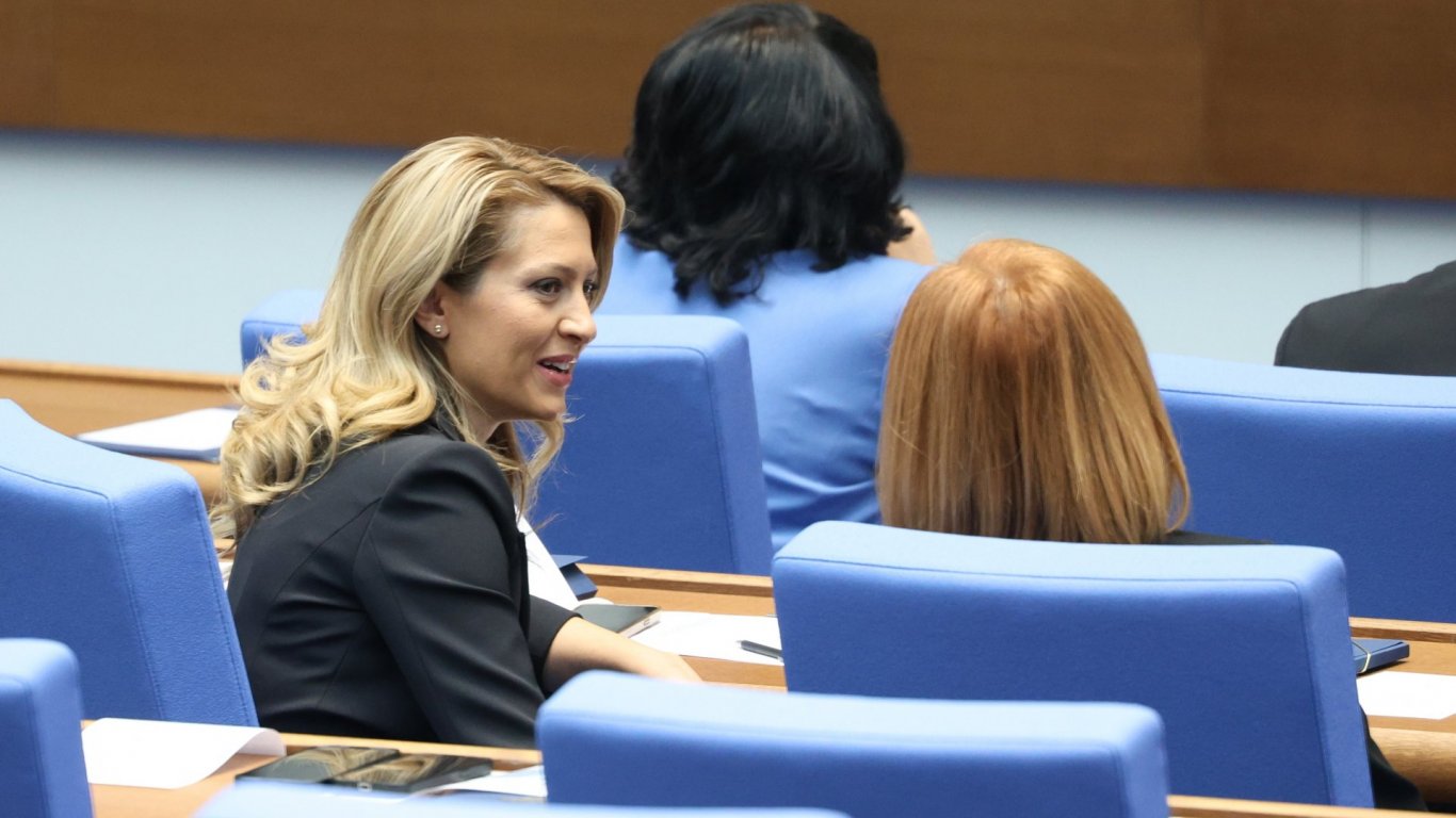 Рая Назарян събра подкрепа само от ГЕРБ-СДС, за да се върне на поста парламентарен председател