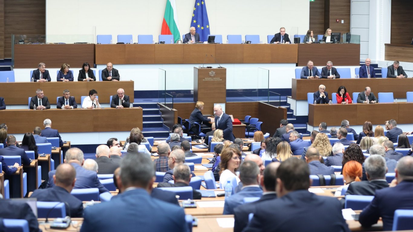 ГЕРБ-СДС и ПП-ДБ се отдалечиха още повече едни от други