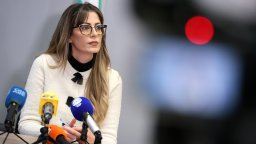 Мъжът, нарязал жена си с макетен нож, е направил самопризнания, детето им било в съседна стая