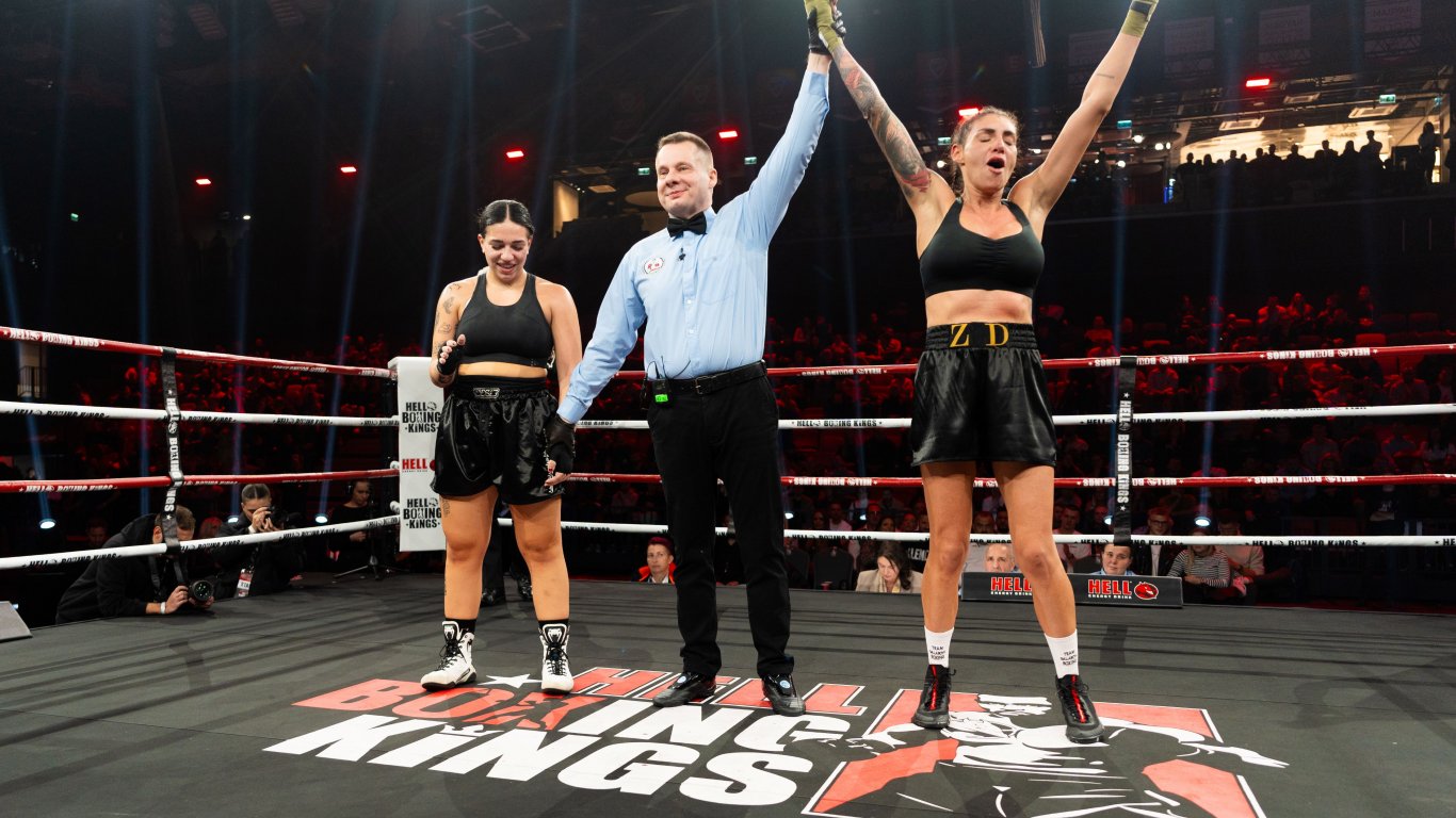 Златка Димитрова триумфира в първия звездeн двубой на HELL Boxing Kings