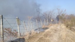 Пожарът в депото в Катуница е загасен със стотици хиляди тонове вода и пръст