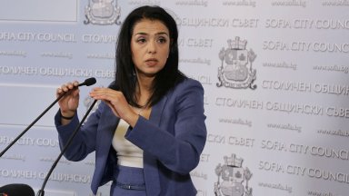 Общински съветници са на тезгяха и се търгуват заяви пред