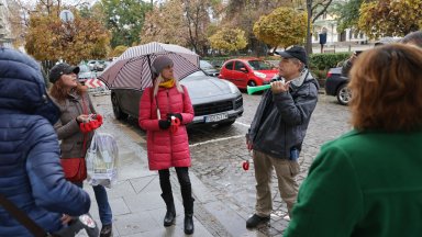 Турбулентно начало на заседанието на СОС: Протест с белезници и критики от опозицията (снимки)