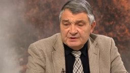 Николай Свинаров: Краят на войната в Украйна е все по-далеч