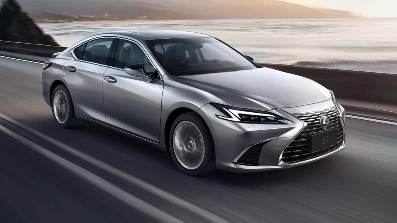 Това е повторно обновеният Lexus ES