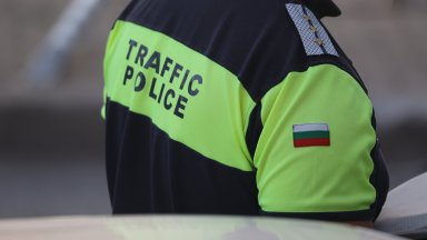 Виж още Столични полицаи спасиха живота на 2 годишно момиченце Семейството