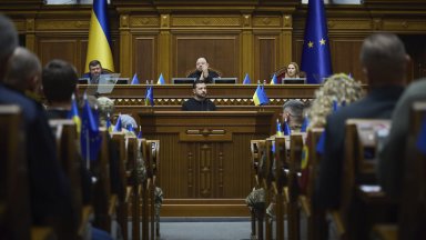 Украинският президент Володимир Зеленски подписа закона за закупуване на оборудване