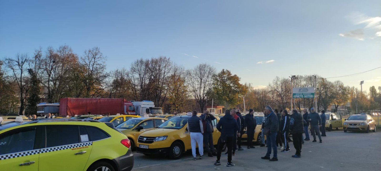 Стотина таксиметрови шофьори във Враца се присъединиха към националния протест