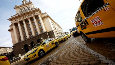 Политици се срещнаха с протестиращите таксиметрови шофьори (снимки)