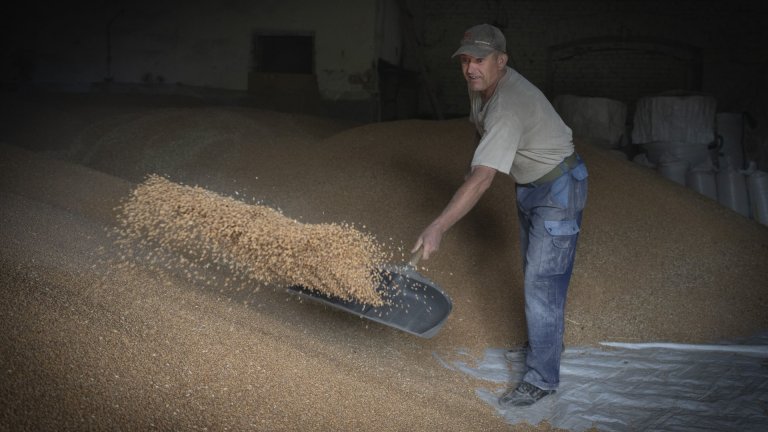 Зеленски предупреди Израел за санкции заради доставки на "крадено" украинско зърно