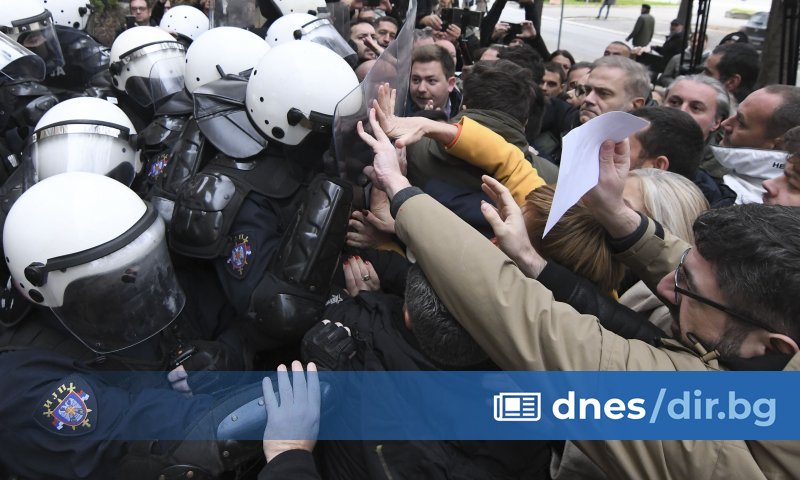 Полицията в Сърбия арестува декана на медицинския факултет в заедно