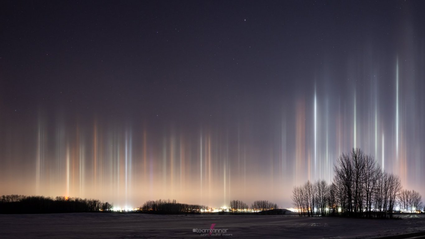 Магичните светлинни стълбове на Албърта: Когато природата създава чудеса (снимки/видео)