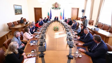 Главчев отхвърли критиките от НС: Нека не прехвърлят проблемите от "болната глава на здравата"