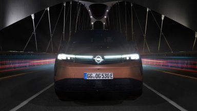 Новият Opel Grandland превръща нощта в ден с над 50 000 светодиода