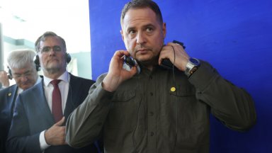 Украйна е готова да поднови в понеделник заяви началникът на