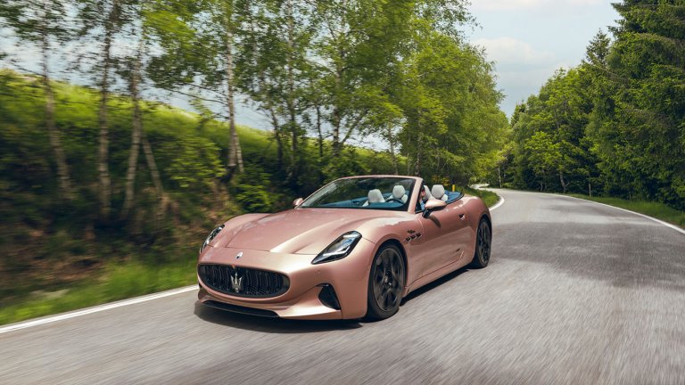 Новото Maserati GranCabrio Folgore сваля мекия си покрив за 14 секунди