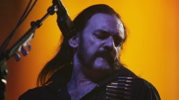 Прахът на Леми Килмистър от Motörhead ще бъде разпръснат в популярен стриптийз бар