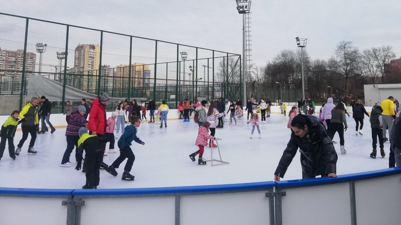 Ледената пързалка в Спортен комплекс "Зона Б-5" в София отваря врати