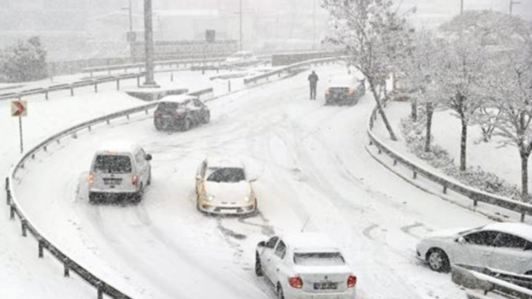 Обилни снеговалежи в Югоизточна Турция; достъпът до близо 150 населени места е прекъснат