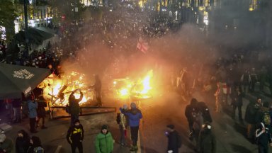 Нови сблъсъци между полиция и протестиращи в Грузия заради замразените преговори с ЕС