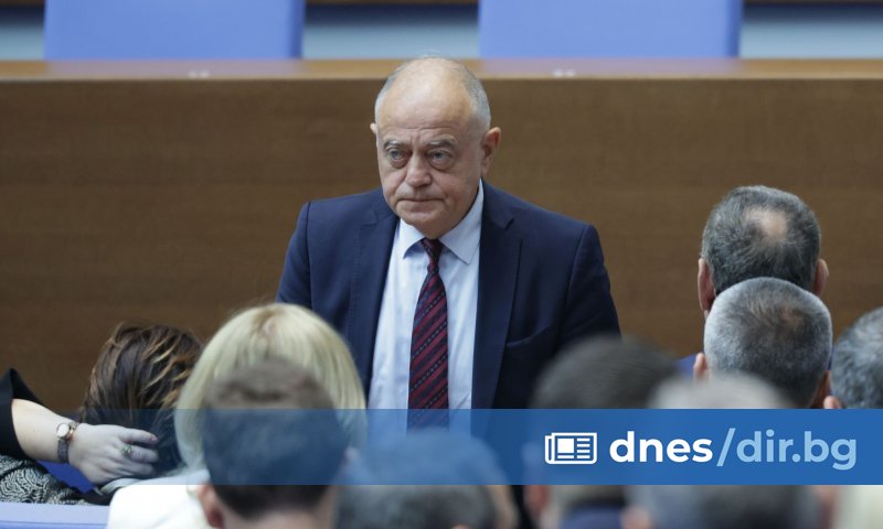 Предложението на Радев обслужва директно Москва. Русия или Европа -