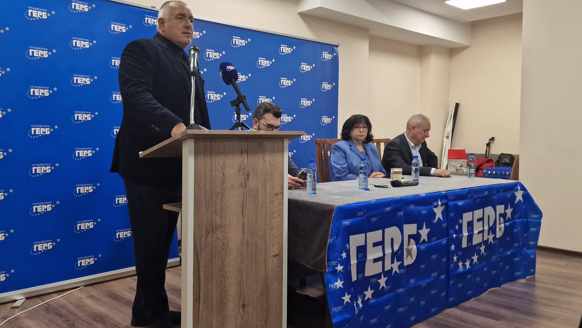 Лидерът на ГЕРБ Бойко Борисов говори по време на регионална академия MGERB 4 your region в Търговище