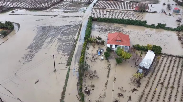 Двама души са загинали вследствие на буря в Гърция; нанесени са щети по инфраструктурата