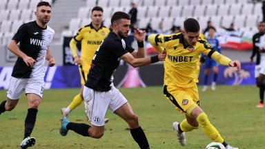 Спорт по телевизията: Битка за Пловдив, дербита из Европа и голям тенис в Париж