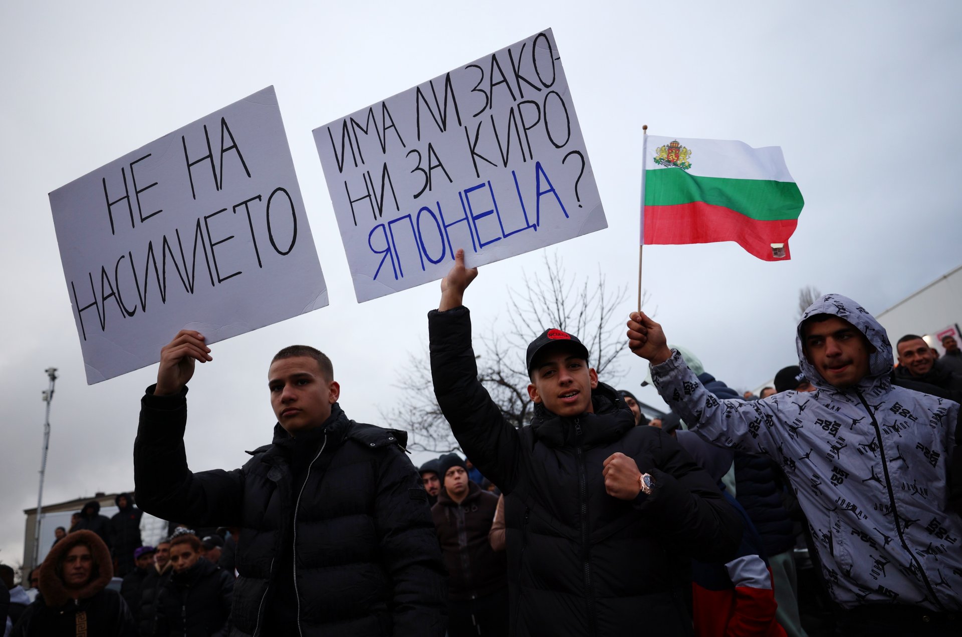  Протест под надслов „Не на дрогата! Не на рекета! Не на насилието!“, организиран от партия „Евророма“, се провежда в квартал „Факултета“